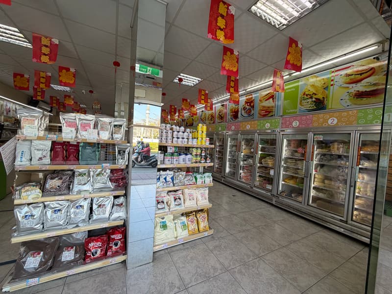 四海食品東港門市 · 店內陳列