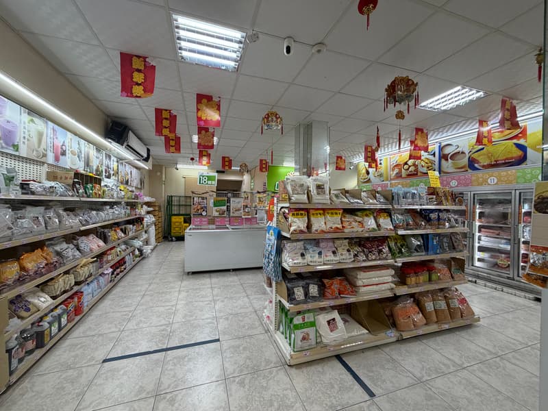 四海食品東港門市 · 商品陳列